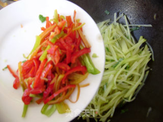 Homemade Small Stir-fried Potato Shreds and Pepper Shreds recipe