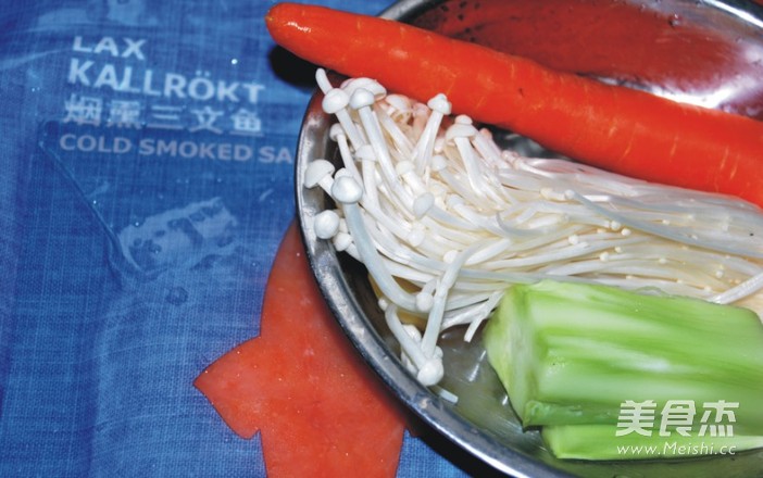 Salmon and Enoki Mushroom Roll recipe