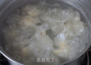 White Fungus, Water Chestnut and Sydney Soup recipe