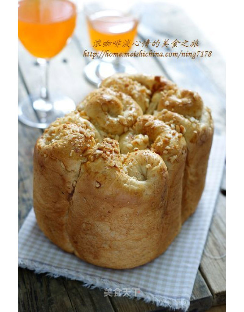 New Year's Eve to Please Auspicious Lucky Cloud Roll Toast (bread Machine Version Super Soft): Whole Wheat Pork Floss Toast recipe