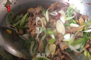 "jia Xia" Stir-fried Scallion Lamb with Fast Food Therapy and Health recipe