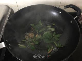 #春食野菜香#fried Wuchang Fish with Pepper Leaves recipe