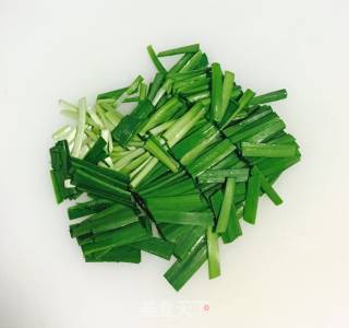 Stir-fried Chives with Tofu Skin recipe