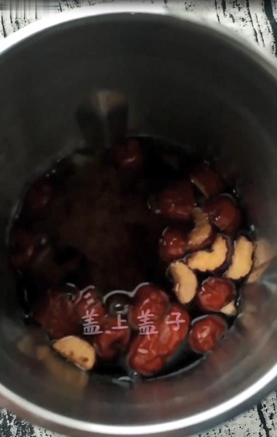 Affordable Beauty and Beauty: Brown Sugar, White Fungus, Red Dates, Peach Gum, Longan recipe