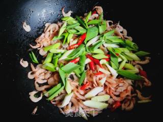 Fried Small River Prawns with Garlic Sprouts recipe
