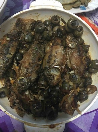 Grilled Crucian Carp with Escargot recipe