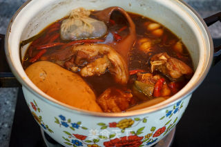 Spicy Stir-fried Pork Ears -------- Practice with Braised Pork Ears recipe