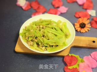 Quick-hand Dish Made in Ten Minutes-lettuce with Minced Meat recipe