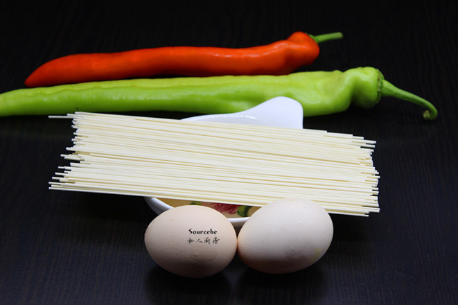 Fried Noodles with Colored Pepper and Egg recipe