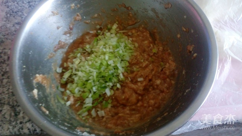 Cabbage and Celery Meat Bun recipe