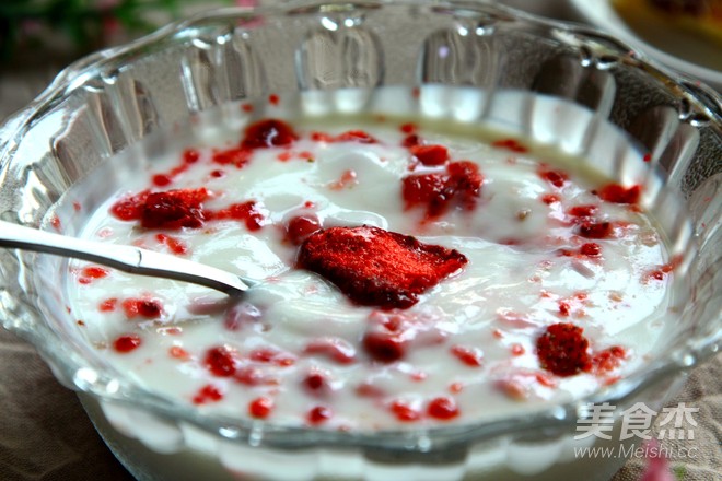 Freeze Dried Strawberry Yogurt recipe