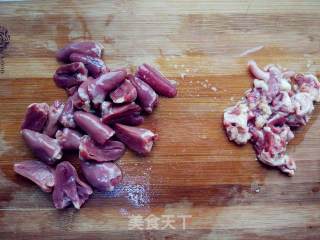 Stir-fried Chicken Hearts with Onion Garlic Moss recipe