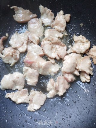 Stir-fried Pork with Parsley recipe