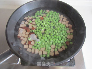 Fried Diced Pork with Peas and Eggs recipe