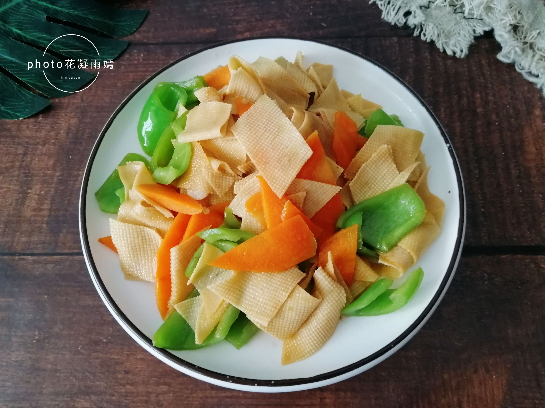 Stir-fried Tofu Skin with Carrot and Pepper recipe