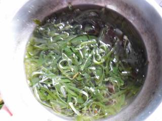 Onion Marinated with Kelp Shreds recipe