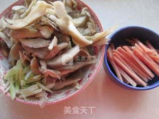 Delicious Shredded Pork and Mushroom Soup recipe