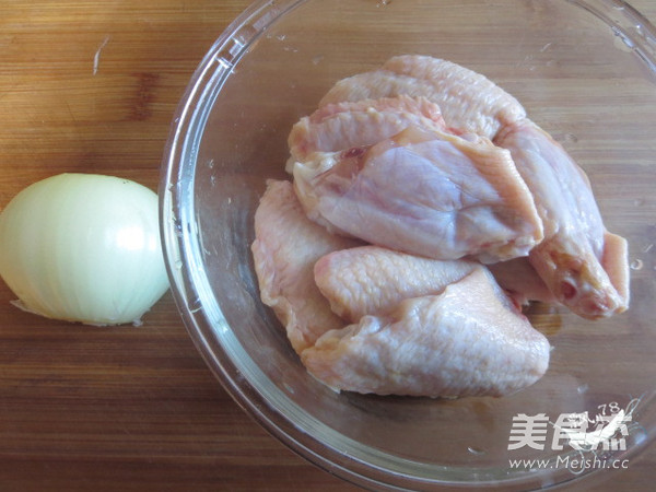 Braised Chicken Wings with Onion recipe