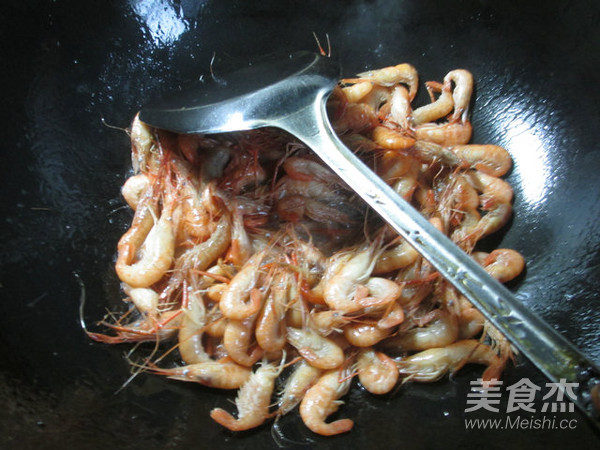 Stir-fried River Prawns with Cucumber recipe