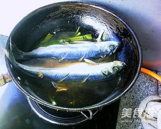 Braised Herring with Scallions recipe