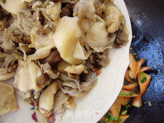 Home Cooking-fried Fresh Mushrooms with Yuba recipe