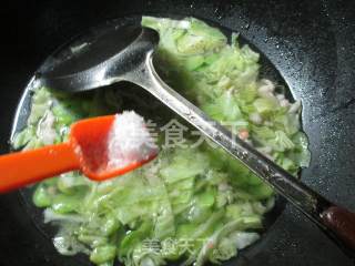 Shredded Pork, Cabbage and Broad Bean Soup recipe