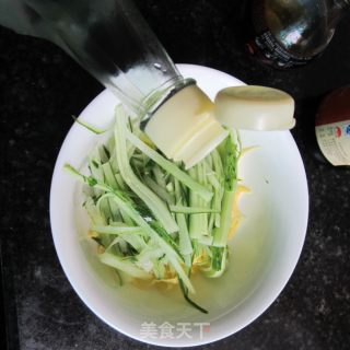 Cucumber with Egg Shreds recipe