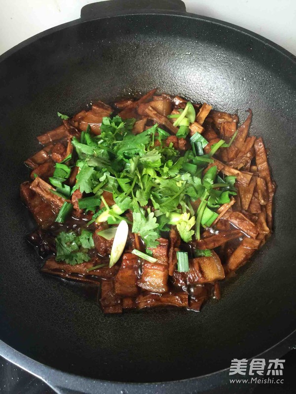 Braised Pork and Dried Bamboo Shoots recipe