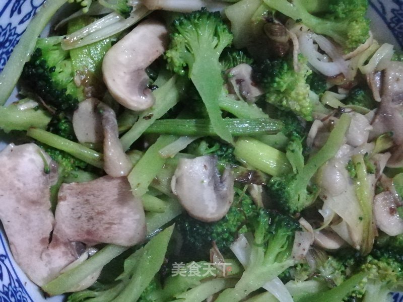 Green Garlic and Straw Mushroom Broccoli recipe