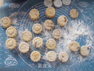 Red Bean Paste Mooncakes for Mom During The Festival recipe