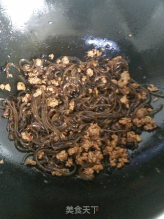 Minced Pork Vetch Noodles recipe