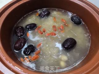 Peanuts, Red Dates and Tremella Soup recipe