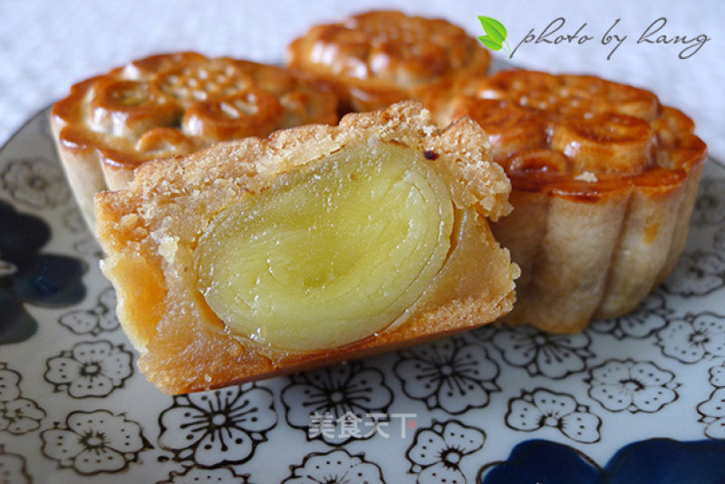 Cantonese-style Moon Cakes