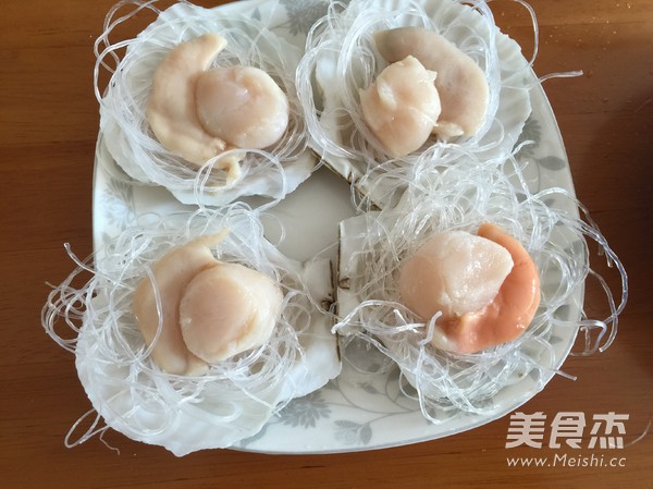 Steamed Scallops with Garlic Fans recipe