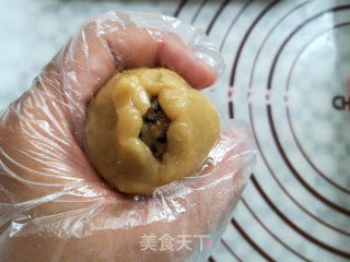 Meat Pine Nuts Mooncakes recipe