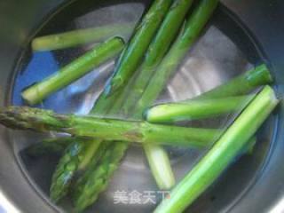 Pan-fried Bacon and Asparagus Rolls recipe