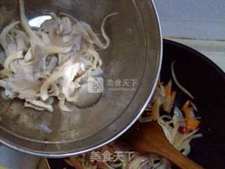 Stir-fried Pork with Onion and Mushroom recipe