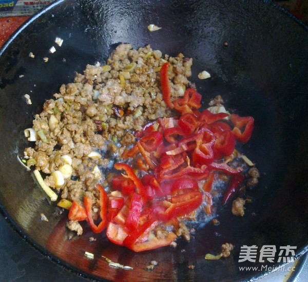 Braised Noodles with Beans recipe