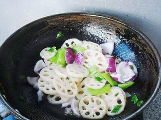 【home-style Stir-fry----onion and Lotus Root Slices】 recipe