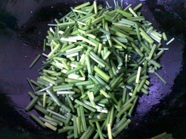 Stir-fried Chives with Dried Tofu recipe