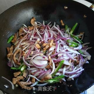 Stir-fried Shredded Pork with Onion recipe