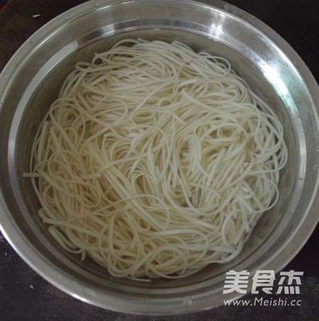 Fresh Bamboo Shoots Double Pepper Minced Pork Noodles recipe