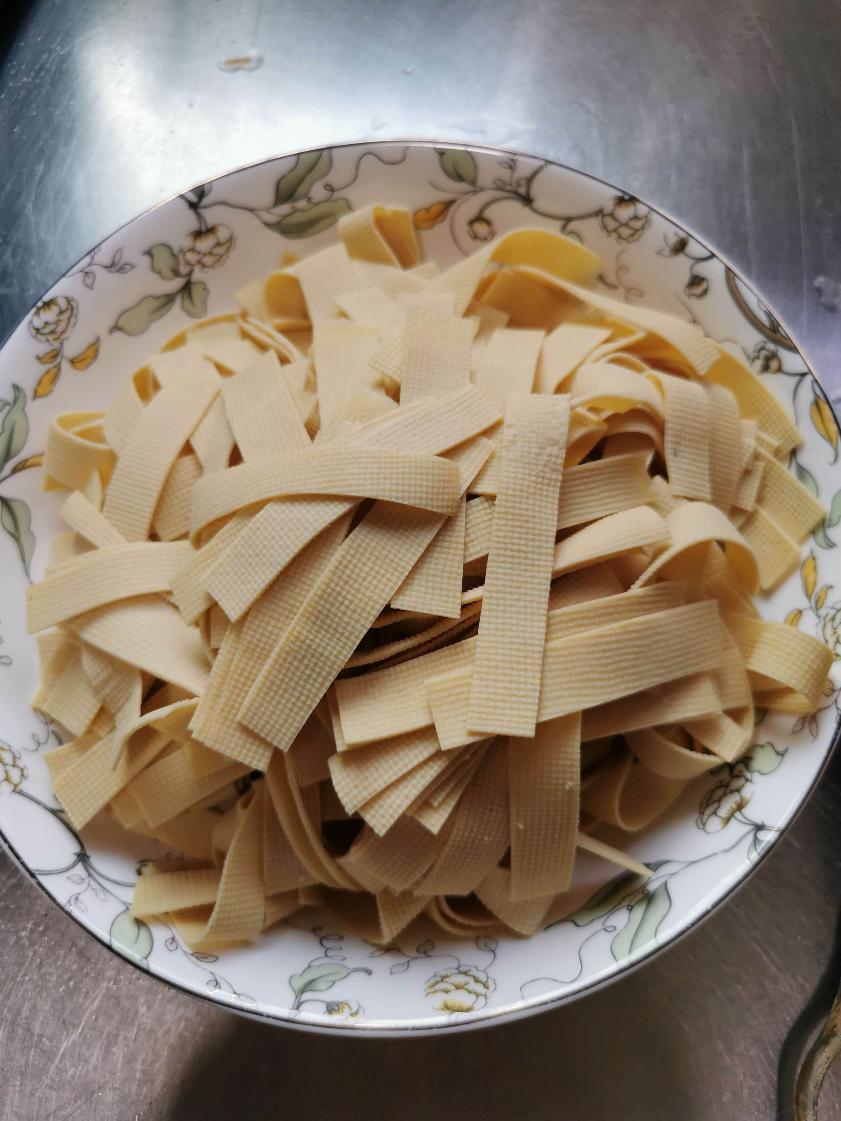 Fried Tofu Skin with Fungus recipe