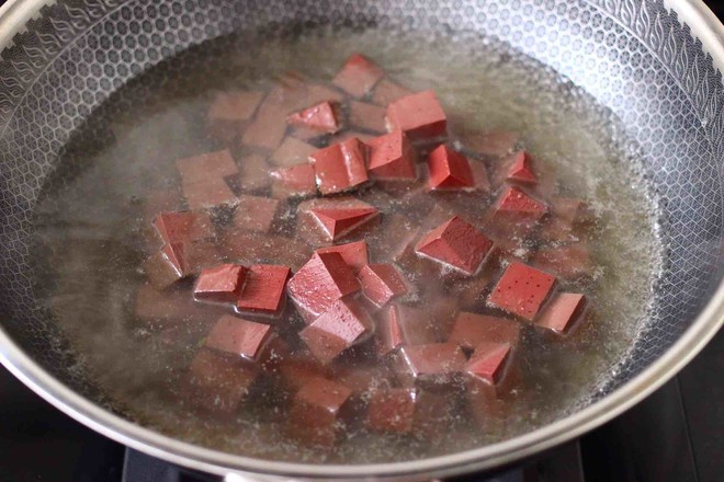 Stewed Pork Blood with Loofah and Shrimp recipe