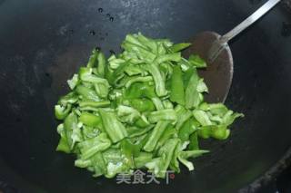 Stir-fried Pork Skin with Green Pepper recipe