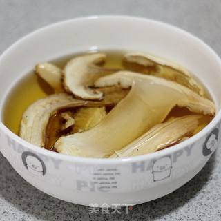 Delicious and Nutritious Stewed Rice-----matsutake Stewed Rice recipe