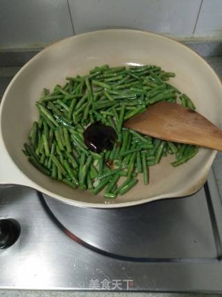 Stir-fried Cowpeas with Double Peppers recipe