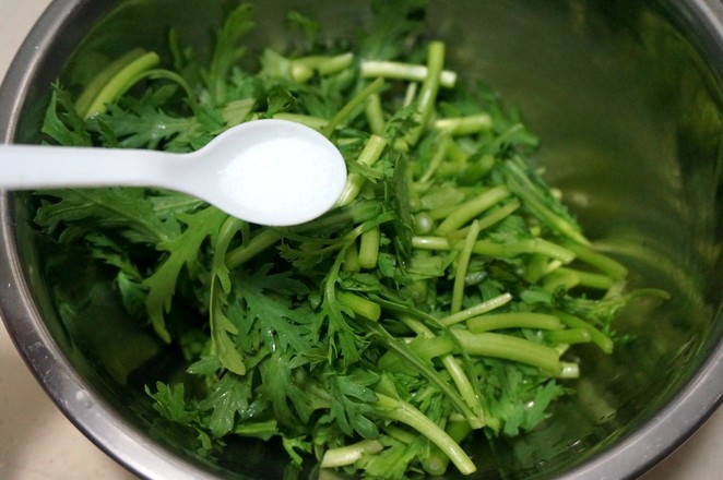 Garland Chrysanthemum with Vinegar recipe