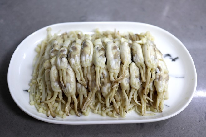 Enoki Mushroom with Cold Razor Clams recipe