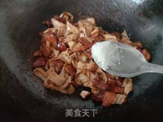 Fried Pork with Dried Tofu Skin recipe